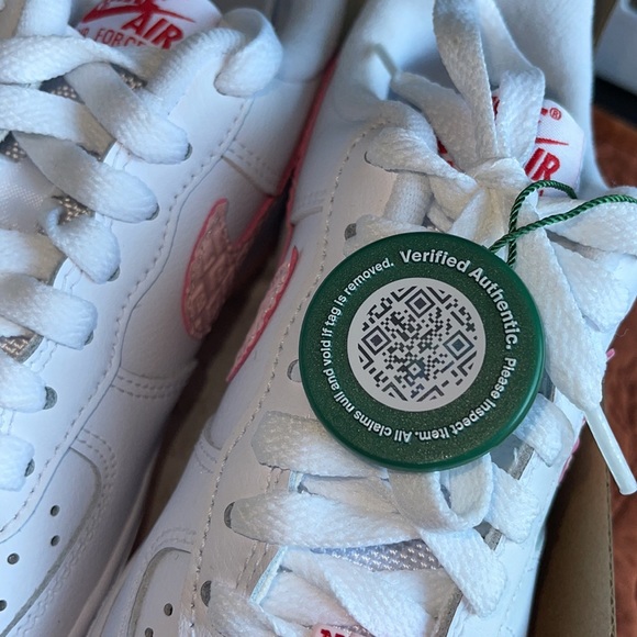 Nike Air Force 1 ‘07 Valentines Day 2022 - Picture 13 of 15